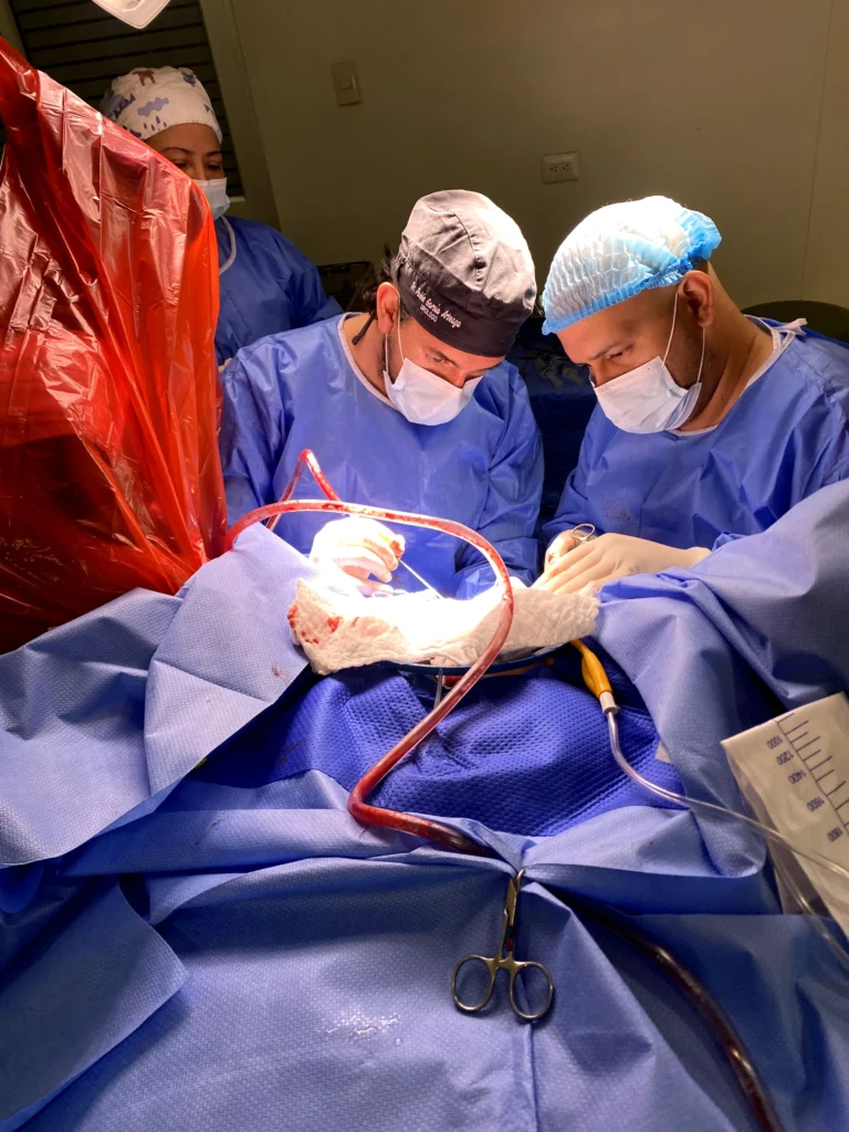 cirugia reconstructiva de uretra realizada por el doctor garcia en el homnihospital